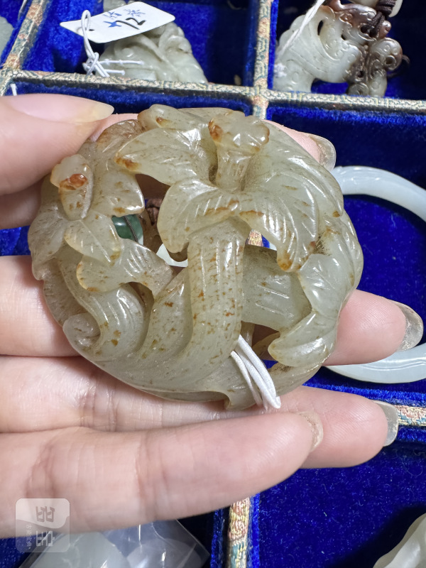 明 沁玉镂雕凌霄花带饰 - 图3